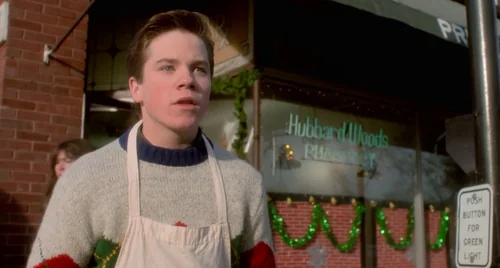 Still frame 35 from Home Alone (1990) directed by Chris Columbus
