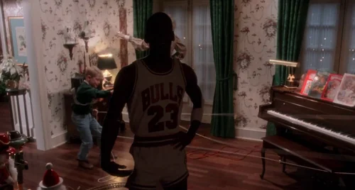 Still frame 40 from Home Alone (1990) directed by Chris Columbus