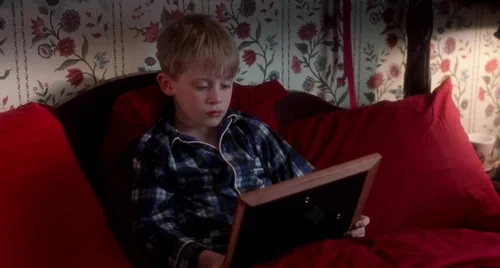 Still frame 45 from Home Alone (1990) directed by Chris Columbus