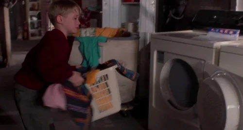 Still frame 49 from Home Alone (1990) directed by Chris Columbus