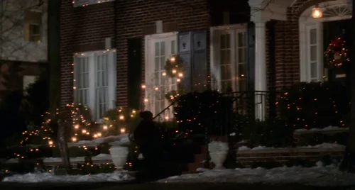 Still frame 66 from Home Alone (1990) directed by Chris Columbus