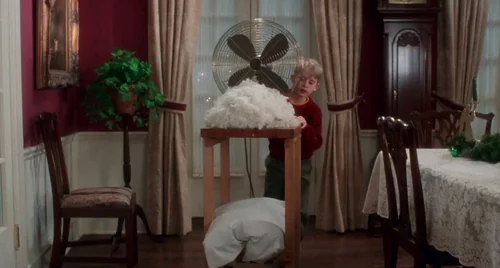 Still frame 67 from Home Alone (1990) directed by Chris Columbus