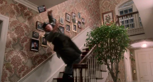 Still frame 74 from Home Alone (1990) directed by Chris Columbus
