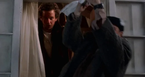Still frame 79 from Home Alone (1990) directed by Chris Columbus
