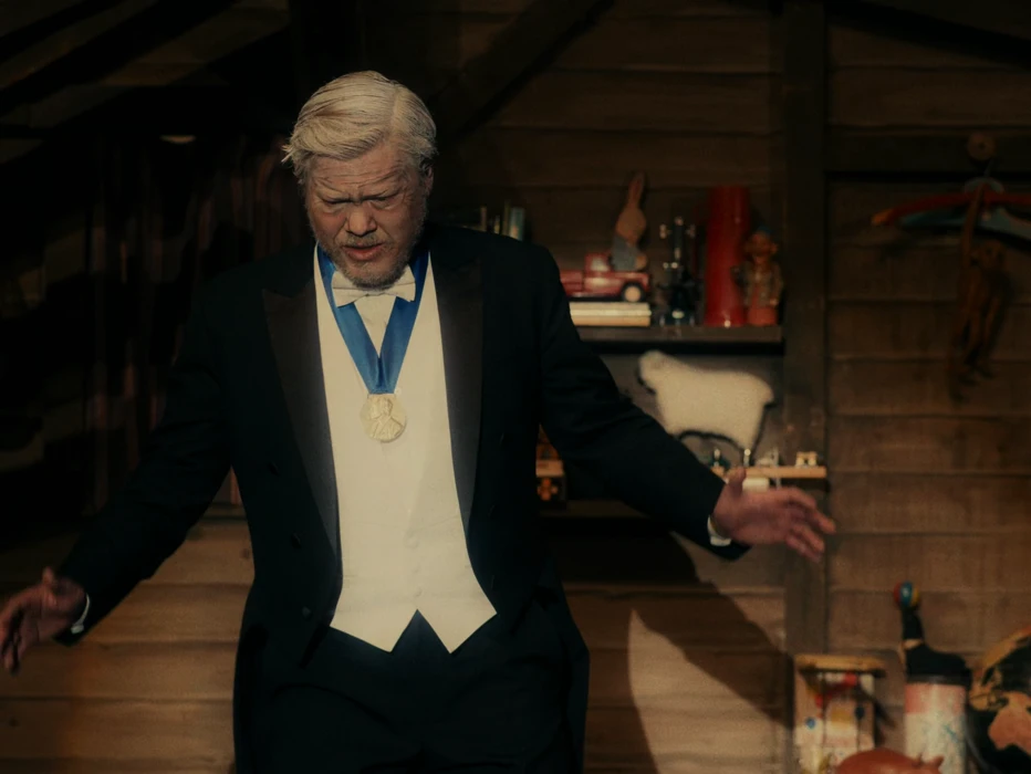 Still frame 235 from I'm Thinking of Ending Things (2020) directed by Charlie Kaufman