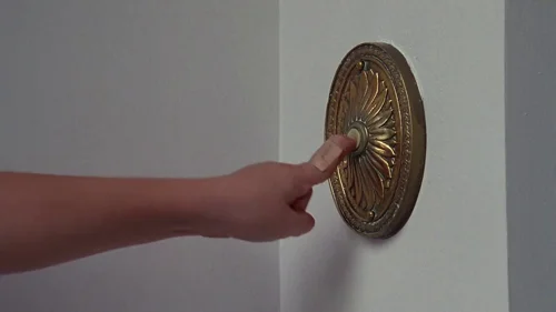 Still frame 19 from It Takes Two (1995) directed by Andy Tennant