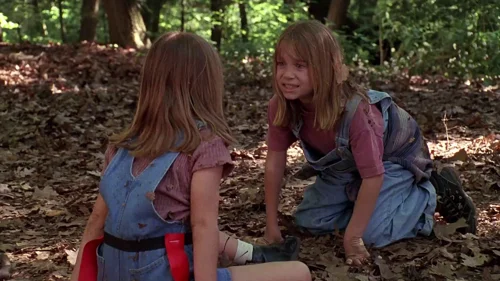 Still frame 23 from It Takes Two (1995) directed by Andy Tennant
