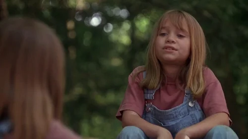 Still frame 24 from It Takes Two (1995) directed by Andy Tennant