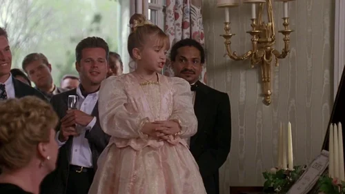 Still frame 28 from It Takes Two (1995) directed by Andy Tennant