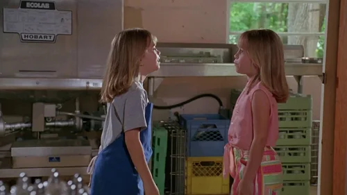 Still frame 52 from It Takes Two (1995) directed by Andy Tennant