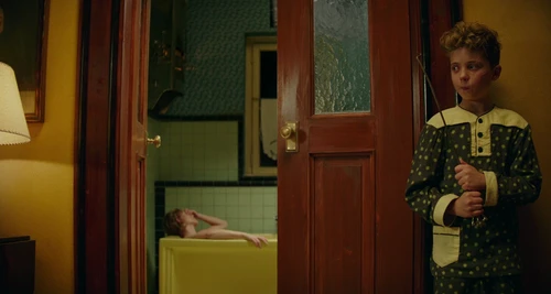 Still frame 68 from Jojo Rabbit (2019) directed by Taika Waititi