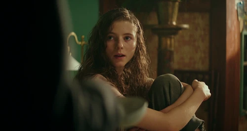 Still frame 84 from Jojo Rabbit (2019) directed by Taika Waititi