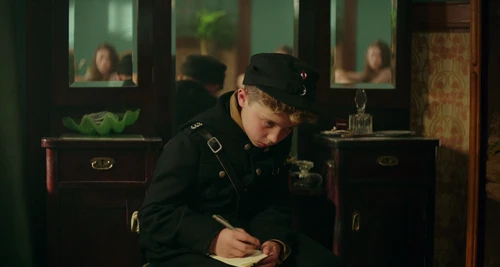 Still frame 86 from Jojo Rabbit (2019) directed by Taika Waititi