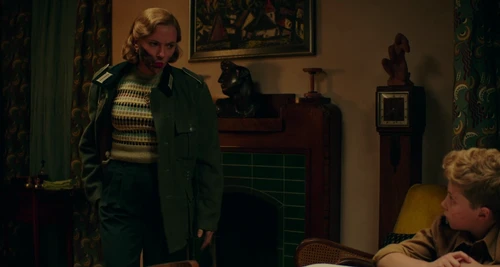 Still frame 94 from Jojo Rabbit (2019) directed by Taika Waititi
