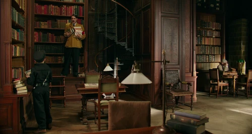 Still frame 104 from Jojo Rabbit (2019) directed by Taika Waititi
