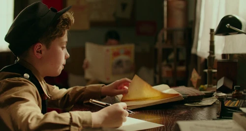 Still frame 105 from Jojo Rabbit (2019) directed by Taika Waititi