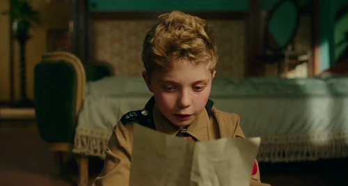 Still frame 110 from Jojo Rabbit (2019) directed by Taika Waititi