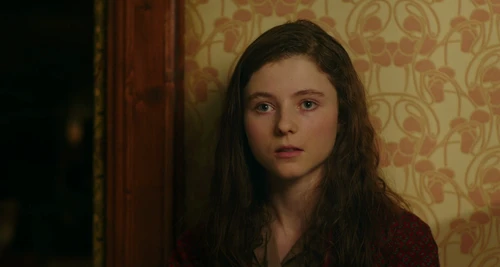 Still frame 113 from Jojo Rabbit (2019) directed by Taika Waititi