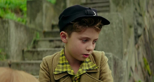 Still frame 116 from Jojo Rabbit (2019) directed by Taika Waititi