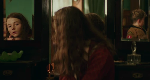 Still frame 150 from Jojo Rabbit (2019) directed by Taika Waititi