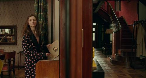 Still frame 153 from Jojo Rabbit (2019) directed by Taika Waititi