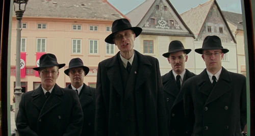 Still frame 154 from Jojo Rabbit (2019) directed by Taika Waititi