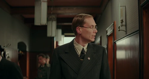 Still frame 159 from Jojo Rabbit (2019) directed by Taika Waititi