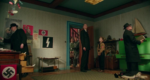 Still frame 161 from Jojo Rabbit (2019) directed by Taika Waititi