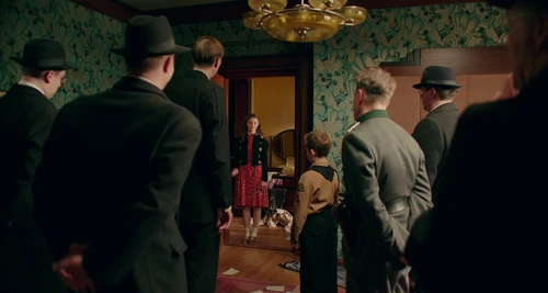 Still frame 164 from Jojo Rabbit (2019) directed by Taika Waititi