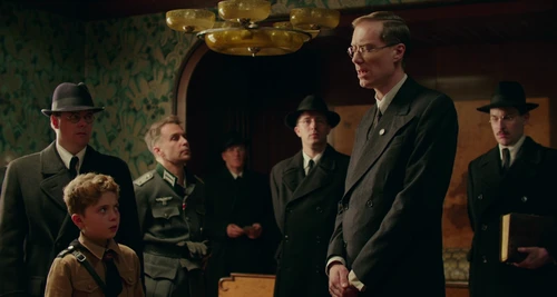 Still frame 165 from Jojo Rabbit (2019) directed by Taika Waititi