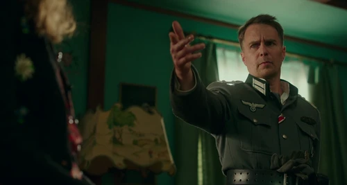 Still frame 168 from Jojo Rabbit (2019) directed by Taika Waititi