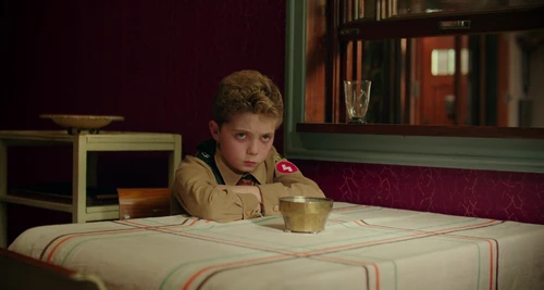 Still frame 175 from Jojo Rabbit (2019) directed by Taika Waititi
