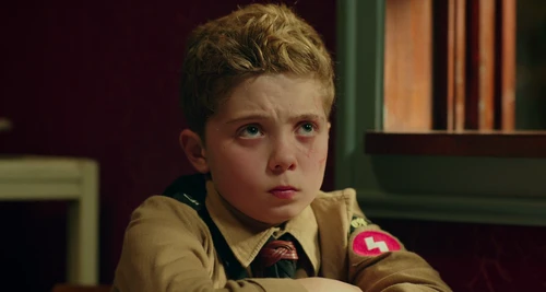 Still frame 177 from Jojo Rabbit (2019) directed by Taika Waititi