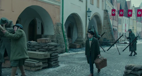 Still frame 179 from Jojo Rabbit (2019) directed by Taika Waititi