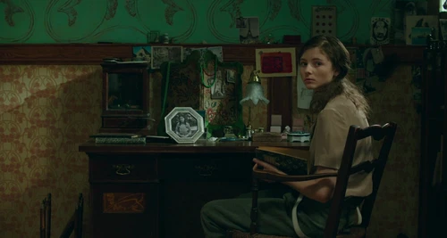 Still frame 189 from Jojo Rabbit (2019) directed by Taika Waititi