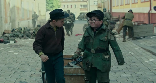 Still frame 201 from Jojo Rabbit (2019) directed by Taika Waititi