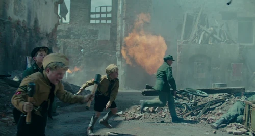 Still frame 205 from Jojo Rabbit (2019) directed by Taika Waititi