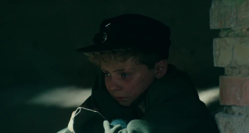 Still frame 209 from Jojo Rabbit (2019) directed by Taika Waititi