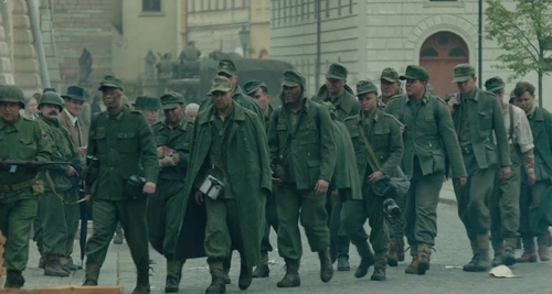 Still frame 212 from Jojo Rabbit (2019) directed by Taika Waititi