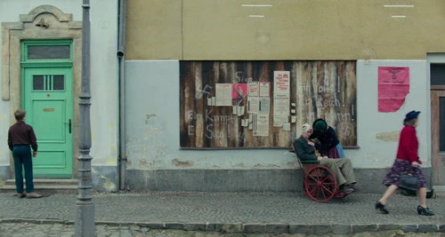 Still frame 220 from Jojo Rabbit (2019) directed by Taika Waititi
