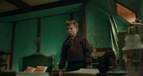 Still frame 225 from Jojo Rabbit (2019) directed by Taika Waititi