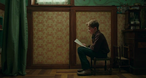 Still frame 229 from Jojo Rabbit (2019) directed by Taika Waititi