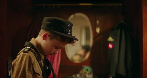 Still frame 36 from Jojo Rabbit (2019) directed by Taika Waititi