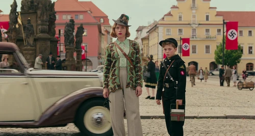 Still frame 43 from Jojo Rabbit (2019) directed by Taika Waititi