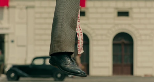 Still frame 44 from Jojo Rabbit (2019) directed by Taika Waititi
