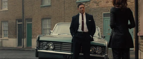 Still frame 28 from Legend (2015) directed by Brian Helgeland