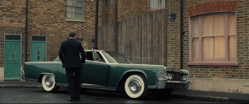 Still frame 29 from Legend (2015) directed by Brian Helgeland