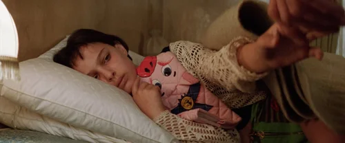Still frame 97 from Léon: The Professional (1994) directed by Luc Besson