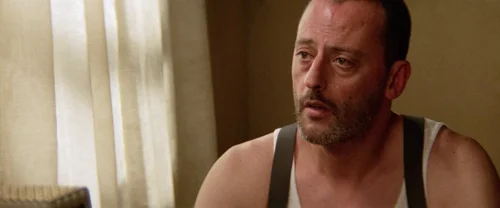 Still frame 103 from Léon: The Professional (1994) directed by Luc Besson