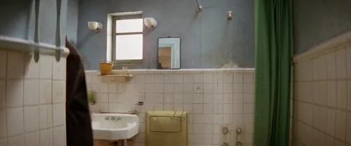 Still frame 109 from Léon: The Professional (1994) directed by Luc Besson